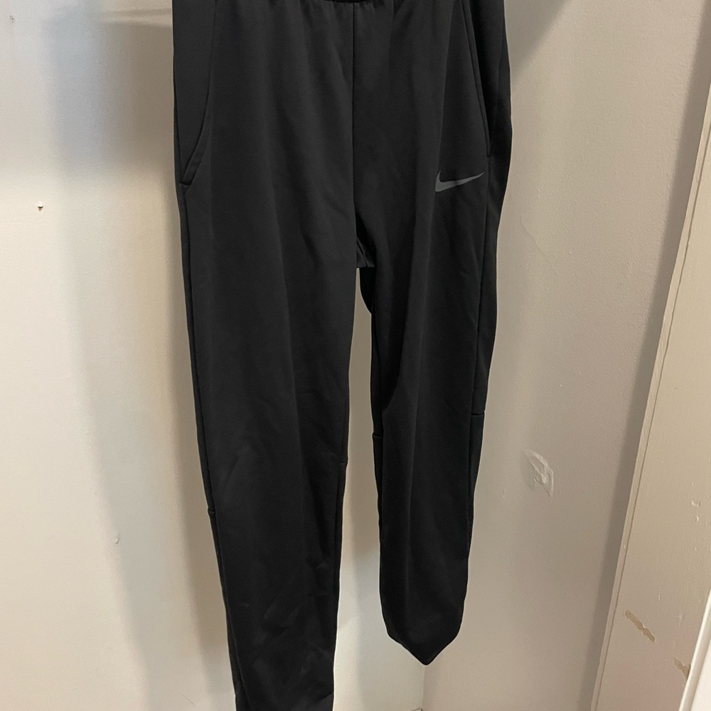 Nike therma fit sweatpants medium